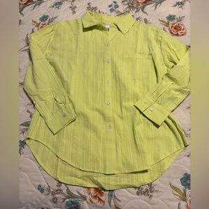 Women’s M button down top